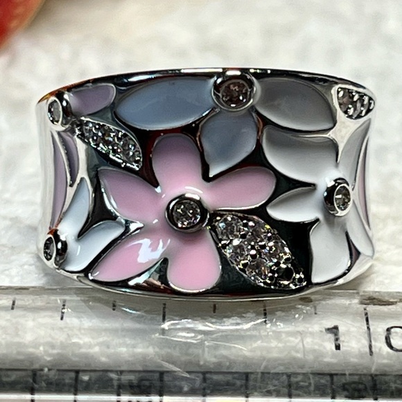 🌸Silver and white/pink enamel ring NEW - Picture 10 of 11